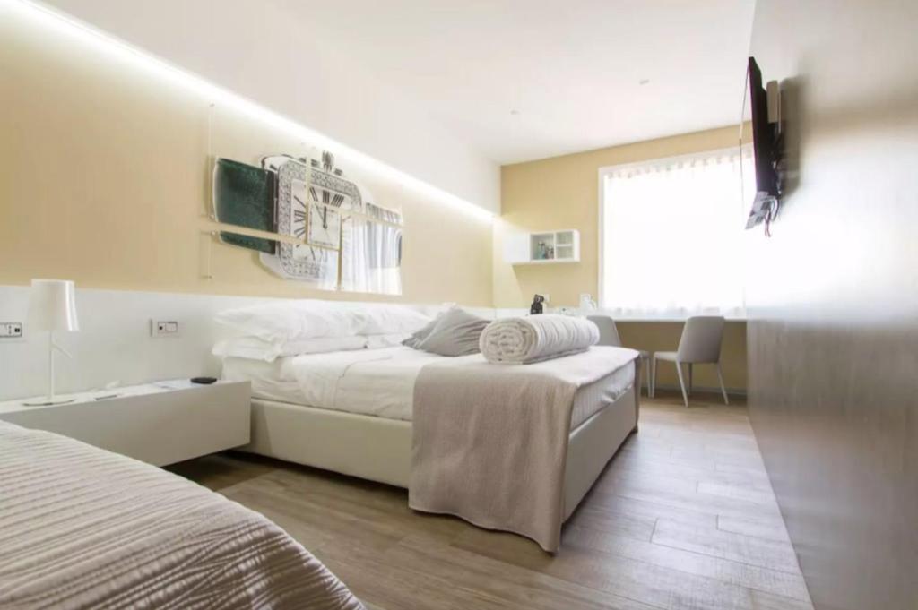 Postel nebo postele na pokoji v ubytování Ginevra Rooms