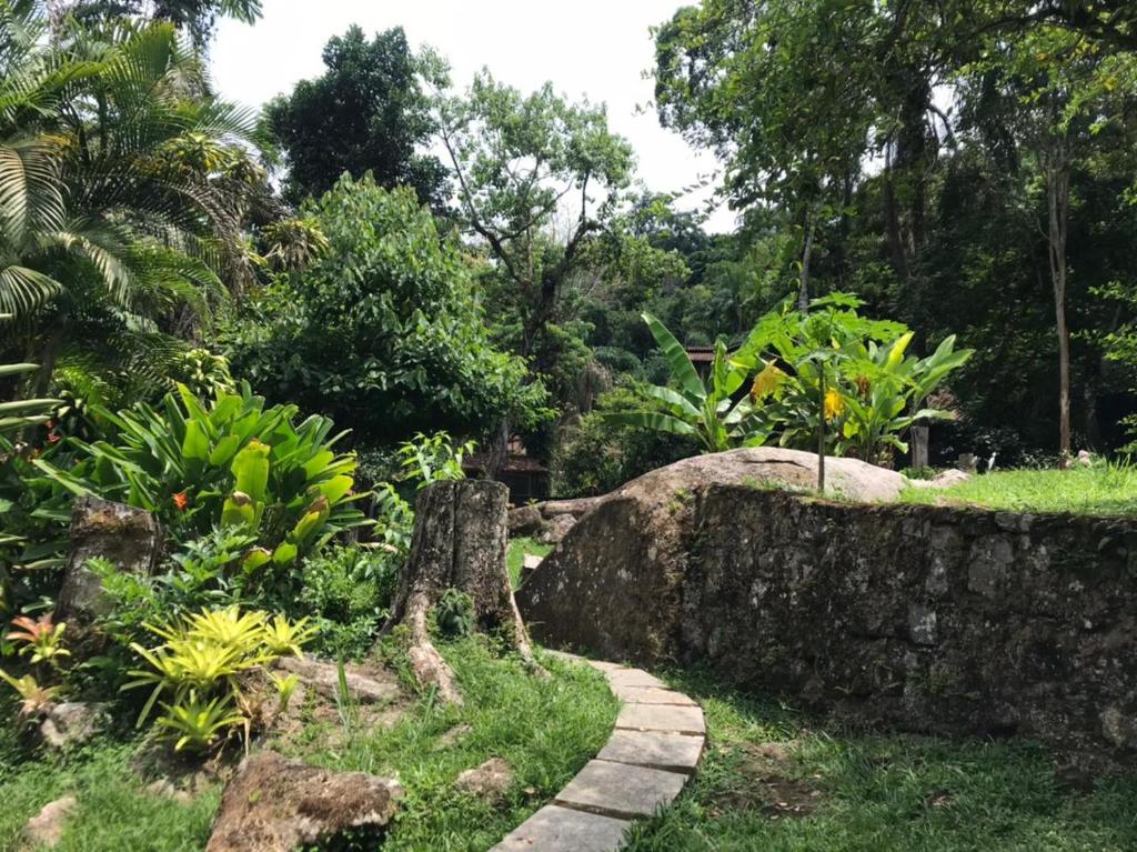  Casa em condomínio com piscina natural em Angra