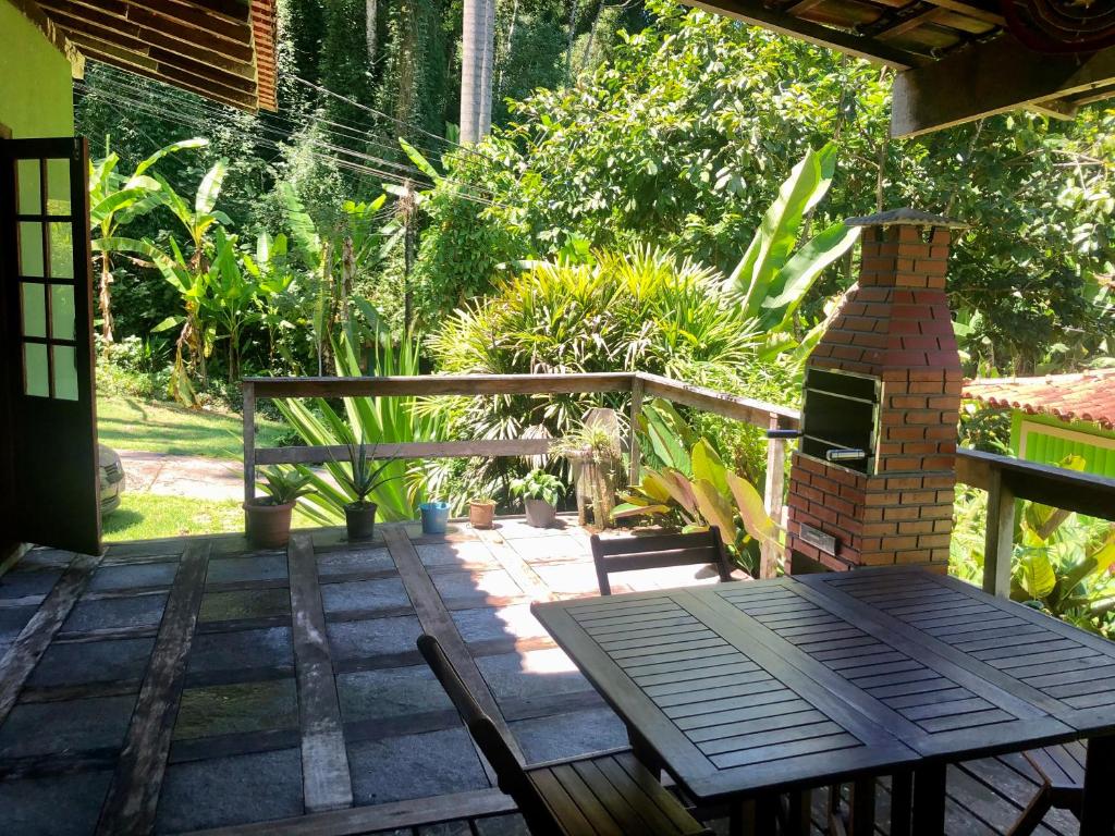  Casa em condomínio com piscina natural em Angra