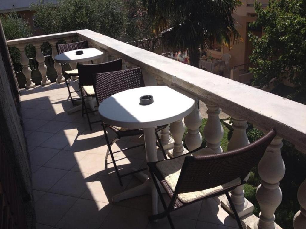 Balkon lub taras w obiekcie Apartment in Sukošan with sea view, terrace, Wi-Fi (4813-2)