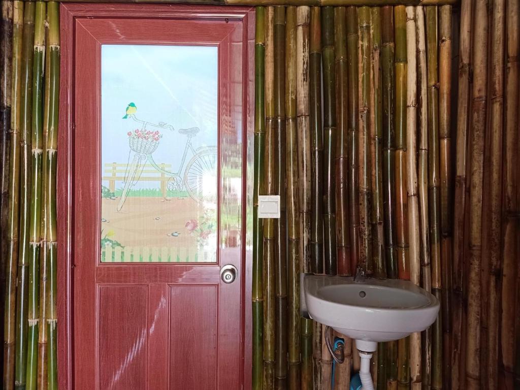 Bansuanphutarn - Habitación Gemela Con Inodoro Compartido