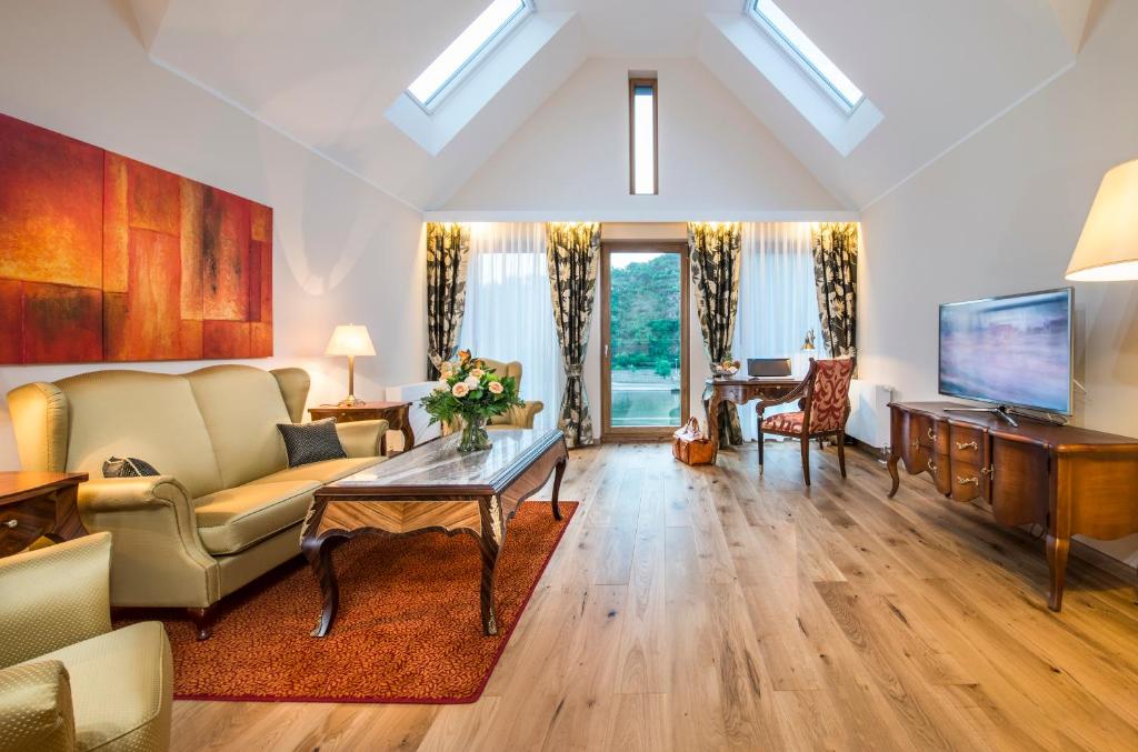 a living room with a couch and a tv at Residence Bellevue in Boppard