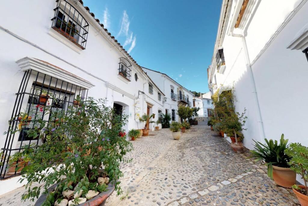 The building in which the holiday home is located