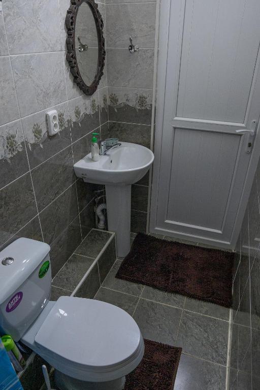Koupelna v ubytování Guest House Jekshen