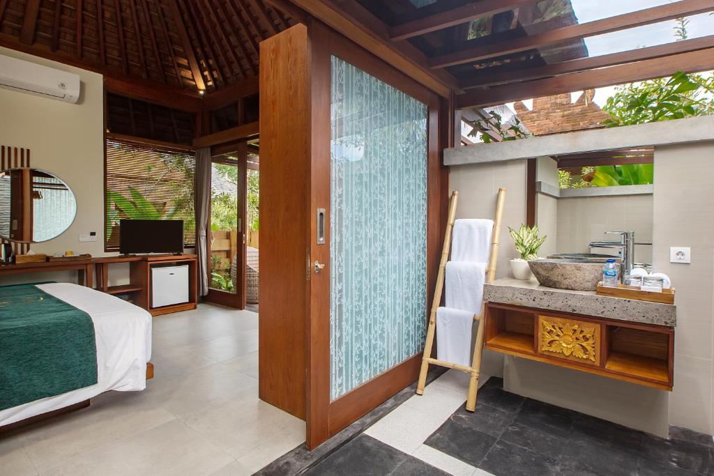 Postel nebo postele na pokoji v ubytování Alam Wayang Ubud - CHSE Certified