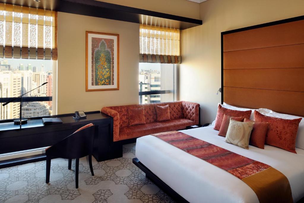 Cama ou camas em um quarto em Southern Sun Abu Dhabi