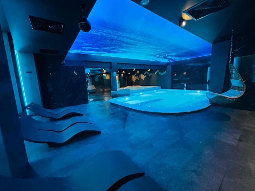 Bazén v ubytování Hotel Warszawa Spa & Resort nebo v jeho okolí