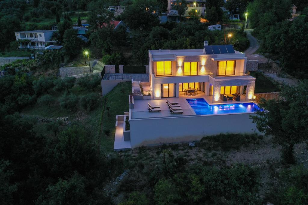 Bassein majutusasutuses Villa Zen Hill või selle lähedal