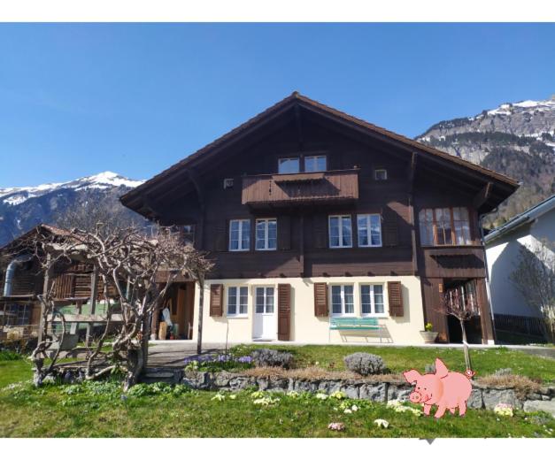 a large house with a pig in front of it at 2 Zimmerwohnung Homestay Brienz Spanischgässli in Brienz