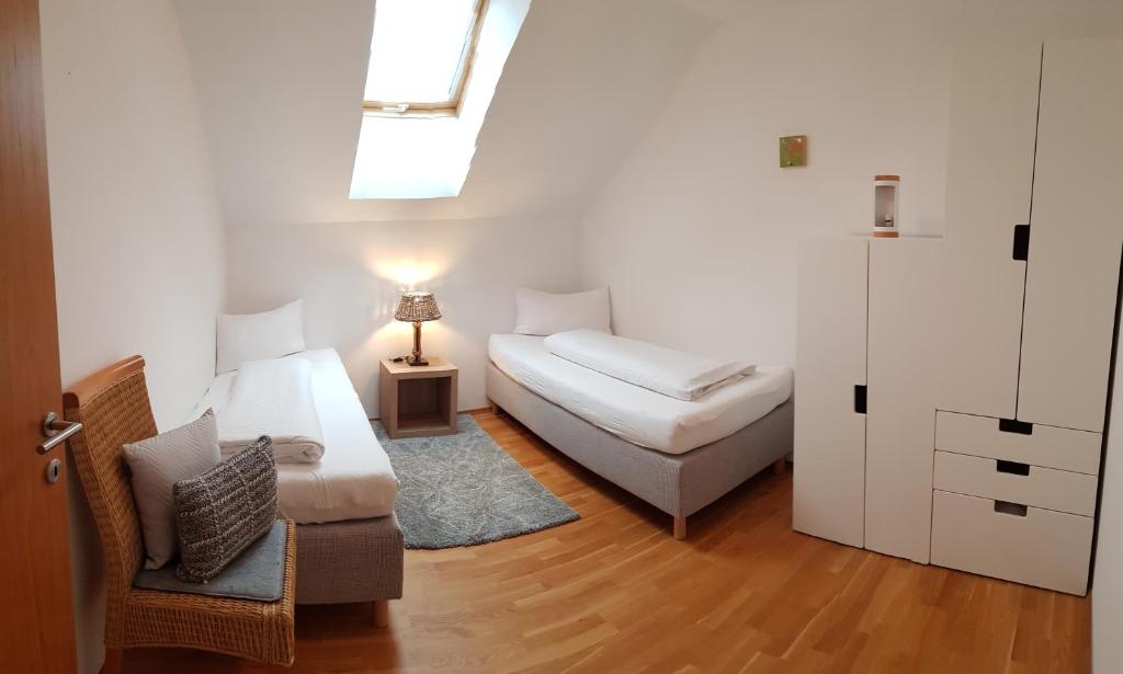 Postel nebo postele na pokoji v ubytování Ferienwohnung Wüstner
