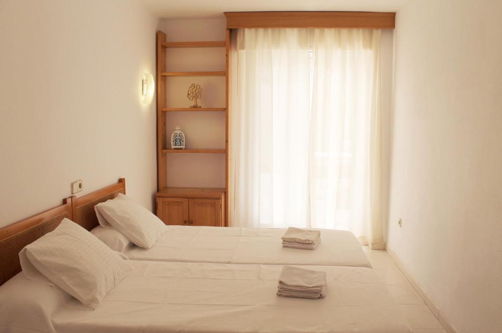 A bed or beds in a room at Marbi