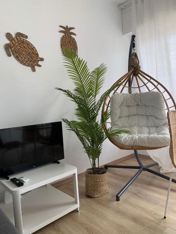 Televízia a/alebo spoločenská miestnosť v ubytovaní PERLA DEL SOL
