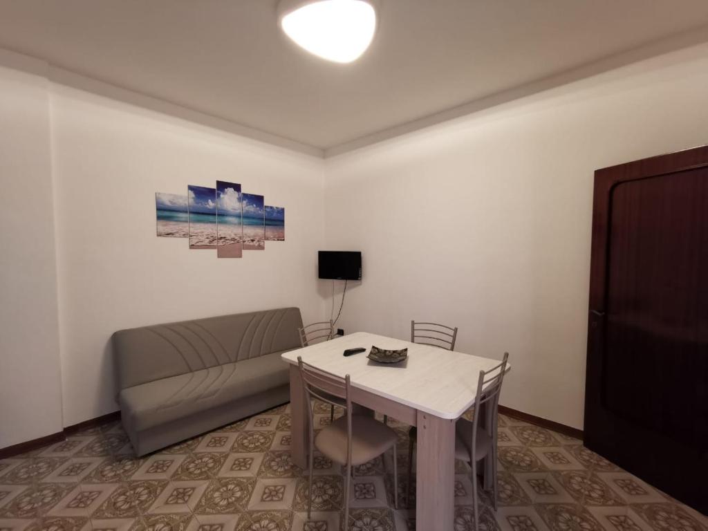 A television and/or entertainment centre at Casa Smeraldo