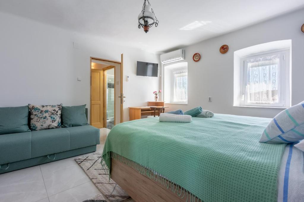 Postel nebo postele na pokoji v ubytování Holiday House Julija