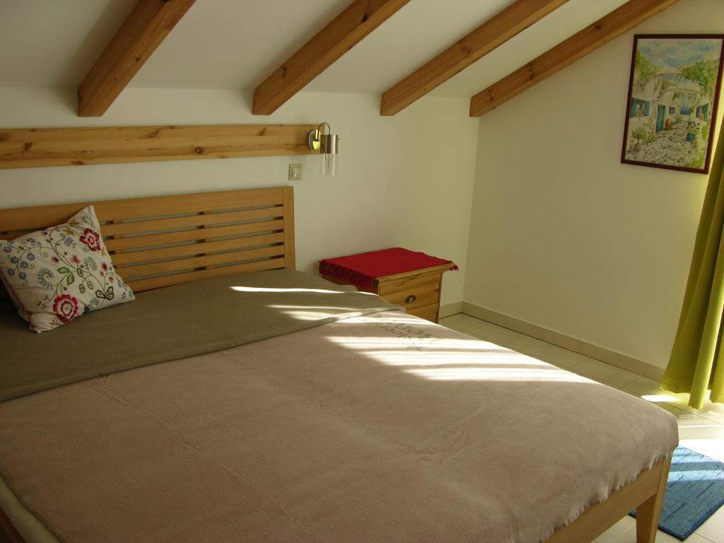 A bed or beds in a room at Haus Edelgrün