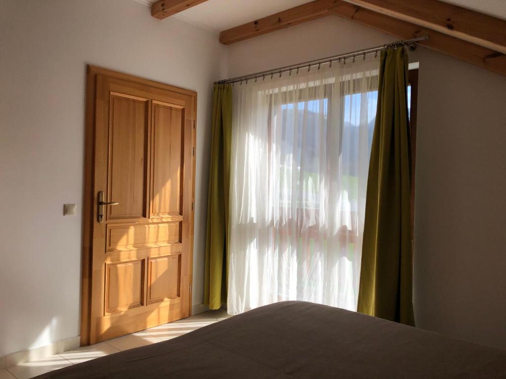 A bed or beds in a room at Haus Edelgrün