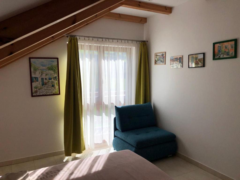 A bed or beds in a room at Haus Edelgrün