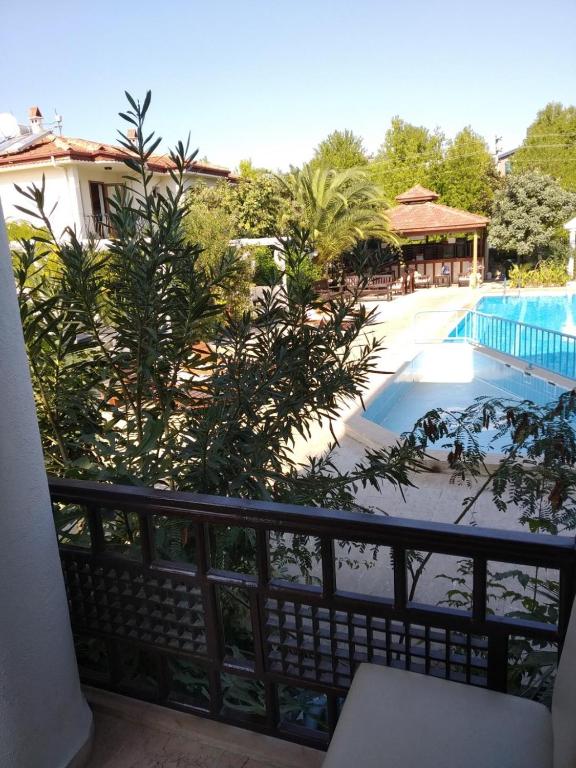Bazén v ubytování Kilim Hotel & Apart nebo v jeho okolí