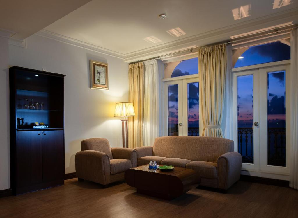 Premium Deluxe Twin with Ocean View + Inclusive One-Time Afternoon Tea per room