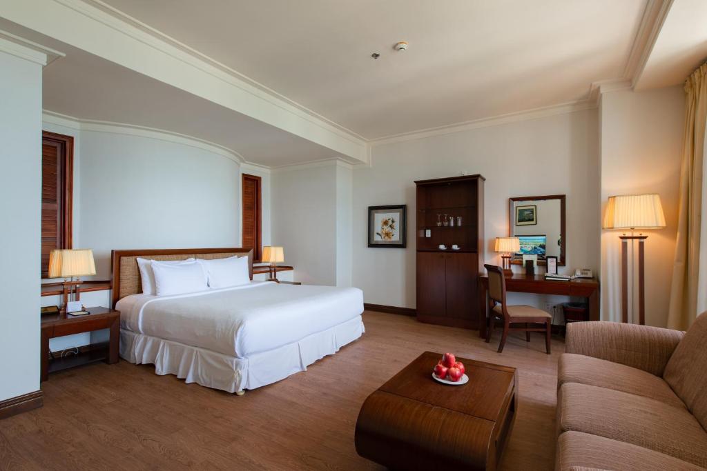 Premium Deluxe King with Ocean View  + Inclusive One-Time Afternoon Tea per room