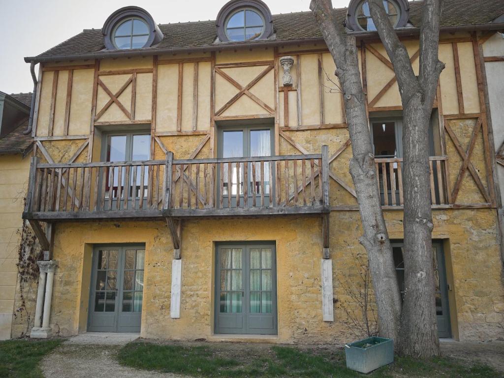 a house with a balcony on the side of it at LE FRUIT DEFENDU in Rueil-Malmaison