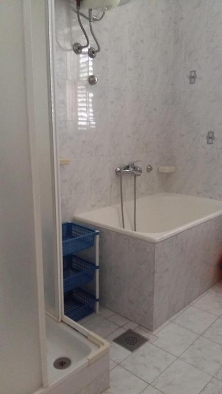 Kúpeľňa v ubytovaní Apartment in Kustici with sea view, terrace, air conditioning, WiFi (3597-4)