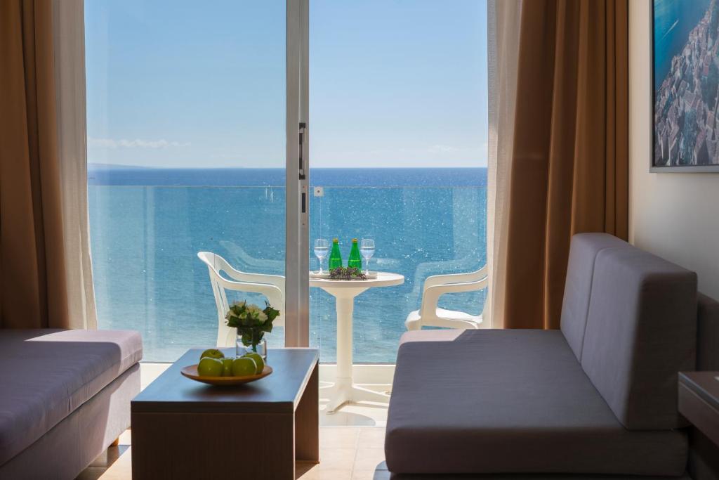 Costantiana Beach Hotel Apartments