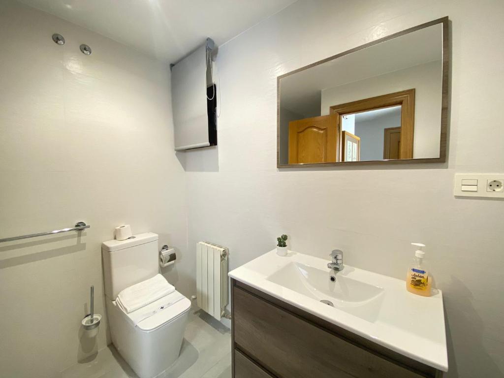 A bathroom at Apartamento Serranos Centro Histórico