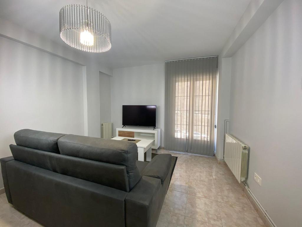 A television and/or entertainment centre at Apartamento Serranos Centro Histórico