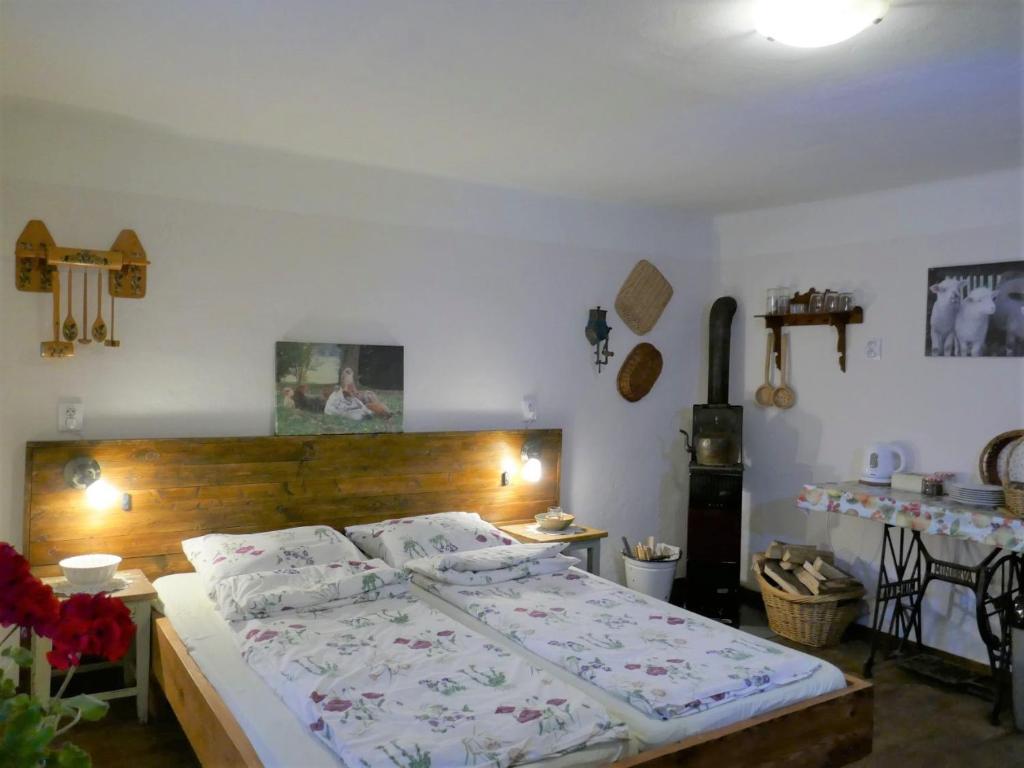 Farmer's Room at Sedliacky Dvor - Brezno - Quadruple Room With Shared Bathroom