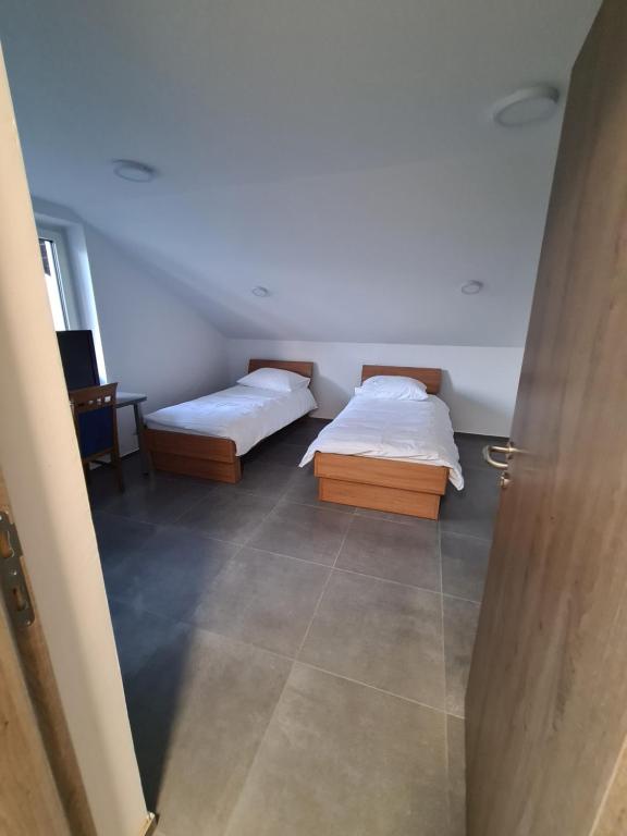 Postel nebo postele na pokoji v ubytování Gostišče pri Rudiju