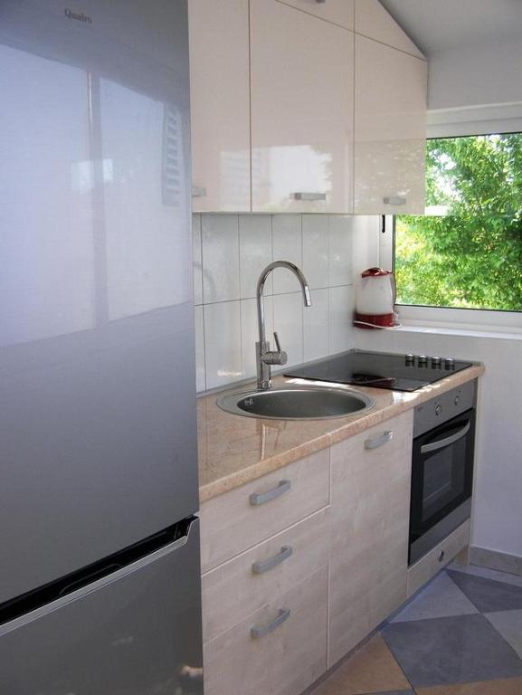 Kuchyňa alebo kuchynka v ubytovaní Apartment in Preko with sea view, terrace, air conditioning, Wi-Fi (4568-6)