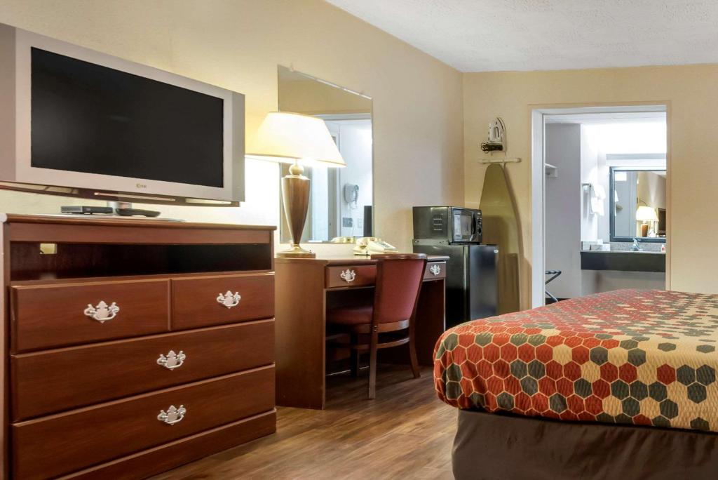 Postel nebo postele na pokoji v ubytování Econo Lodge