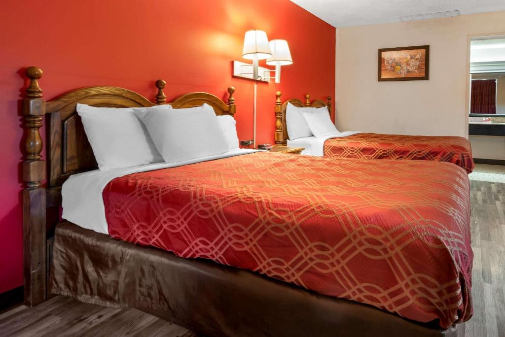 Postel nebo postele na pokoji v ubytování Econo Lodge