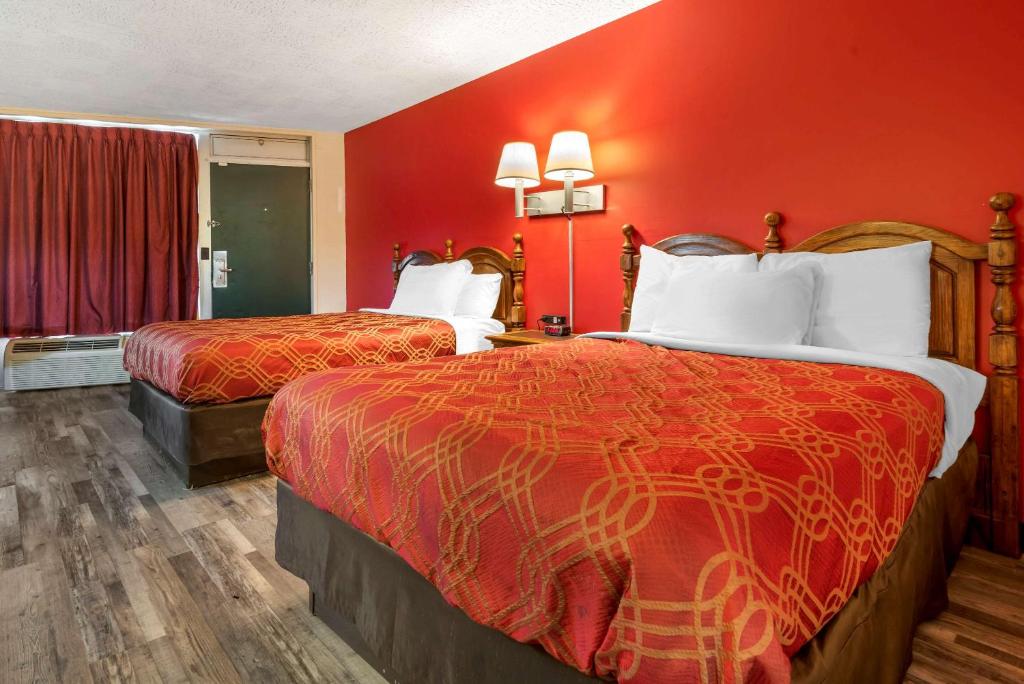 Postel nebo postele na pokoji v ubytování Econo Lodge