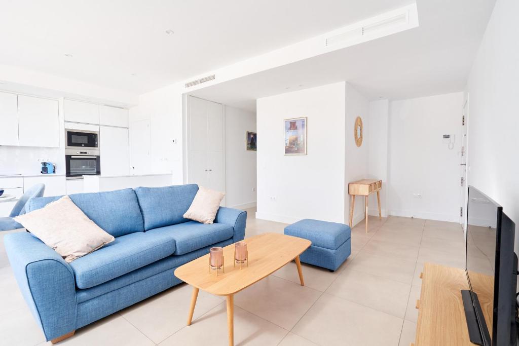 Televízia a/alebo spoločenská miestnosť v ubytovaní Sealine Torrox Costa TD01 by HolidayAndaluz