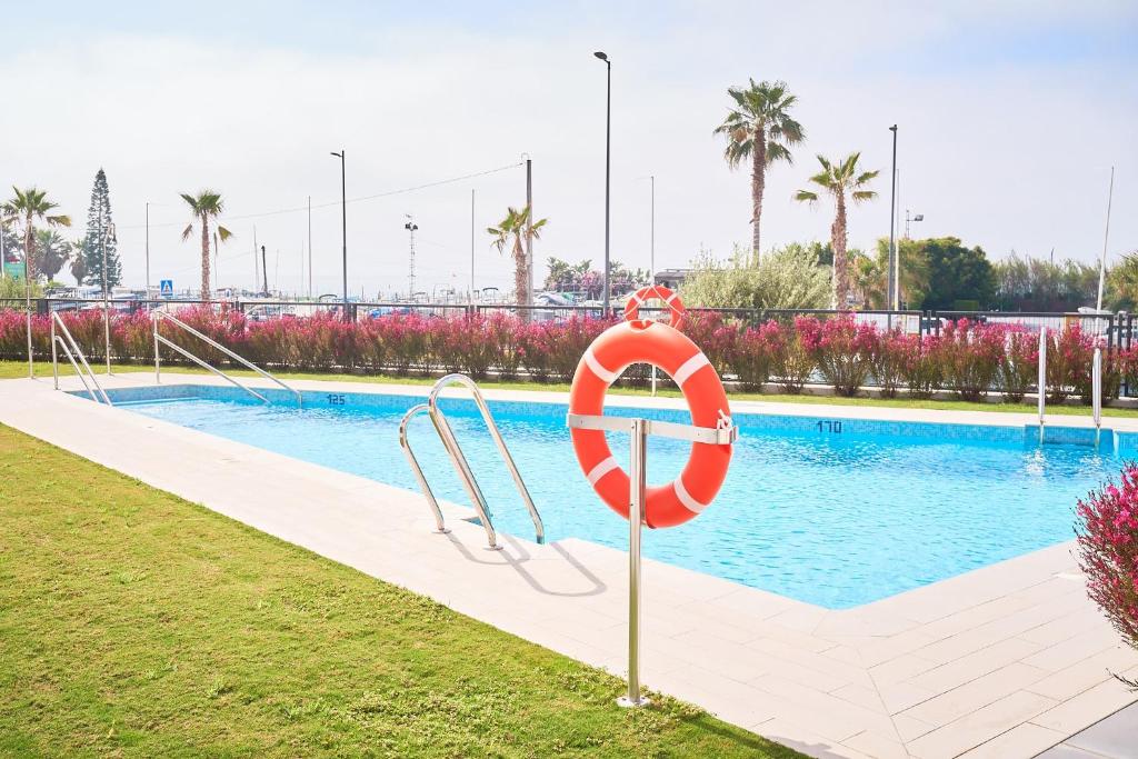 Bazén v ubytovaní Sealine Torrox Costa TD01 by HolidayAndaluz alebo v jeho blízkosti