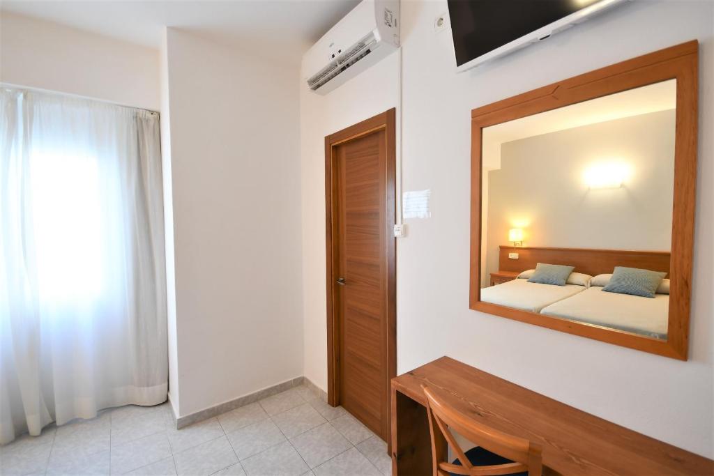 A bed or beds in a room at Hostal Mallorca