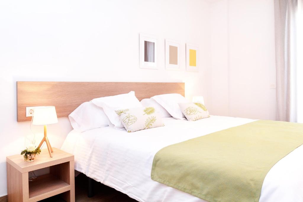 Posteľ alebo postele v izbe v ubytovaní Feelathome Plaza Apartments