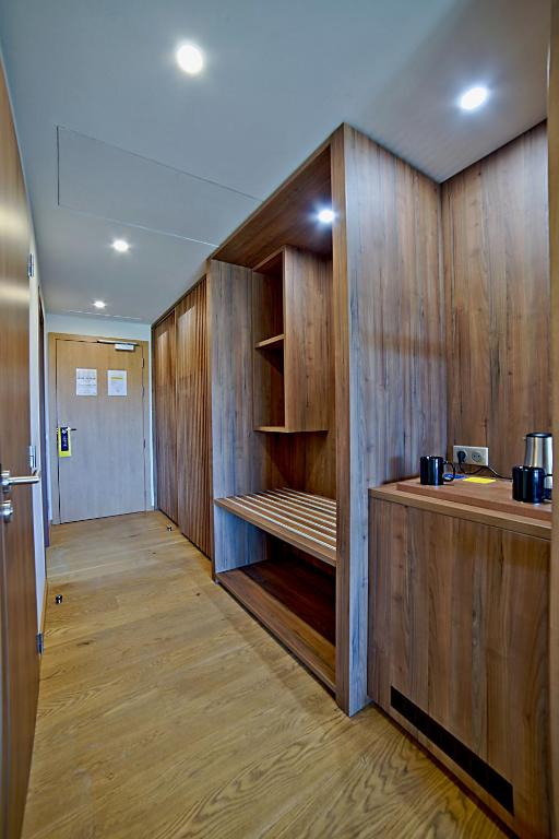 Kuchyň nebo kuchyňský kout v ubytování Golden Tulip Porto-Vecchio