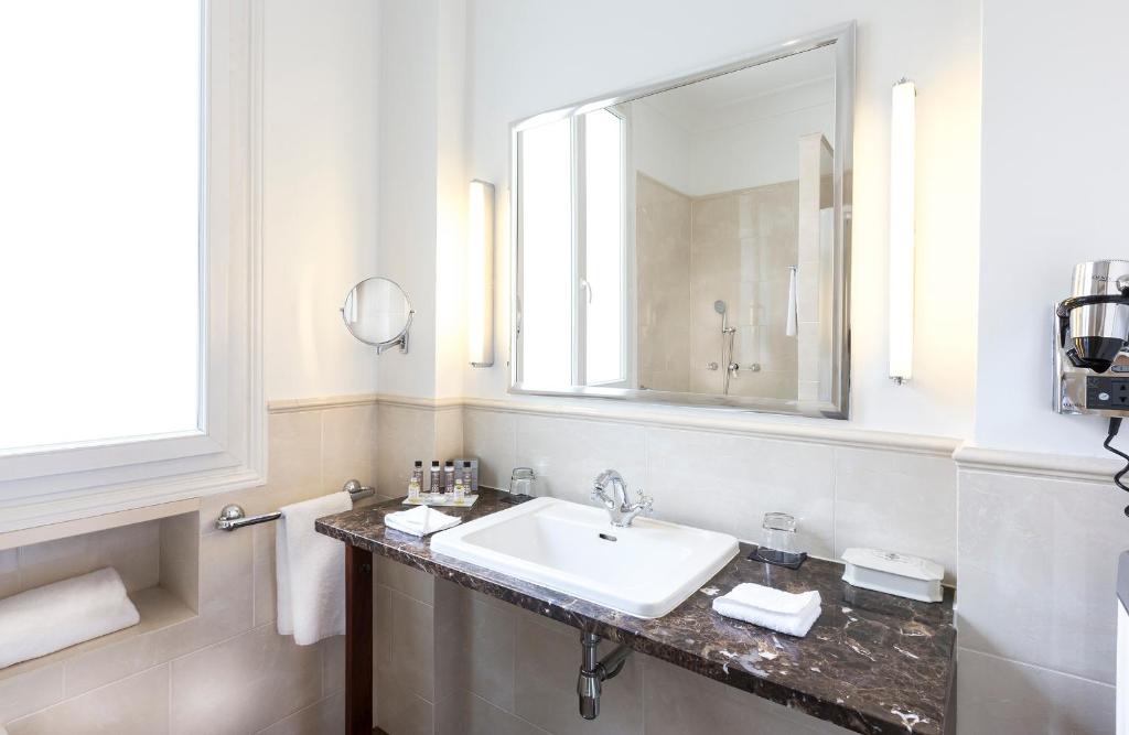 Koupelna v ubytování Hotel Claridge Paris