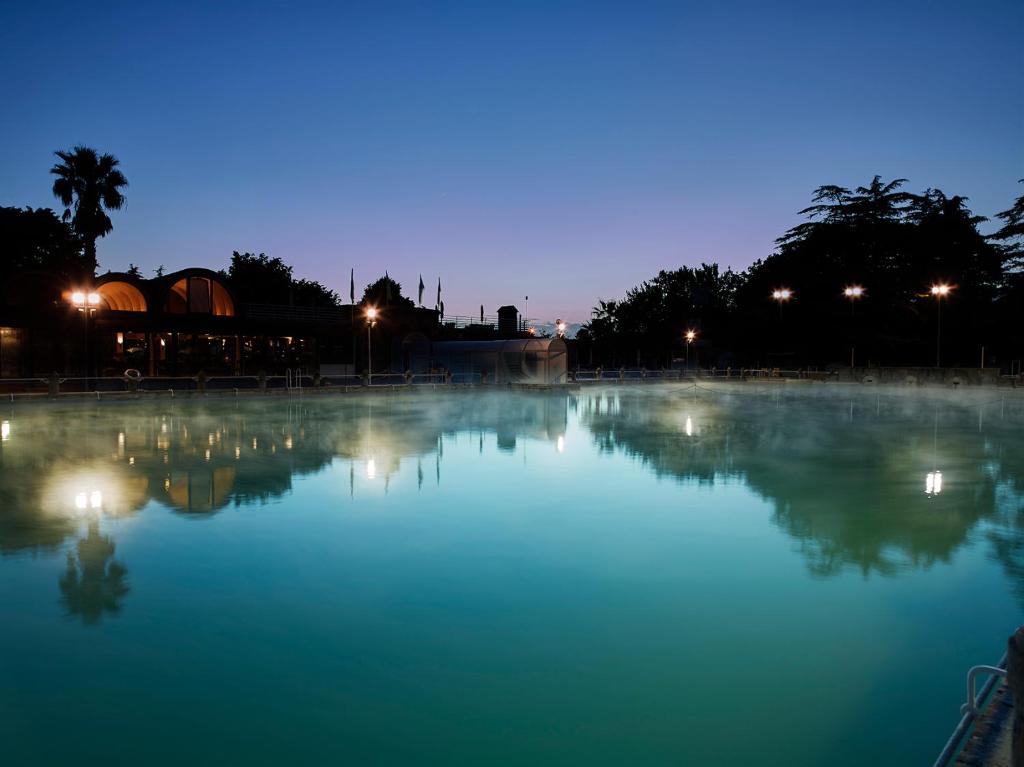 Bazén v ubytování Hotel Niccolo' V - Terme dei Papi nebo v jeho okolí