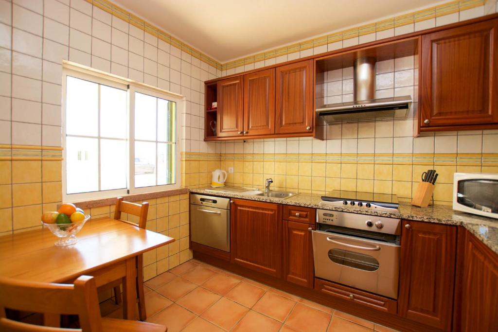Kuchyň nebo kuchyňský kout v ubytování Casa Sol - Vista Mar - Praia Benagil