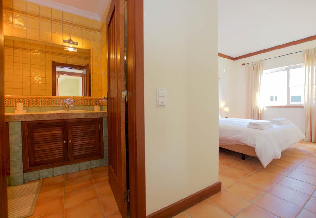 Postel nebo postele na pokoji v ubytování Casa Sol - Vista Mar - Praia Benagil