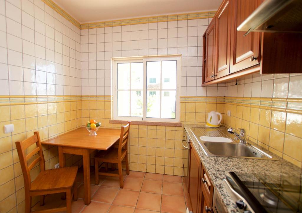 Kuchyň nebo kuchyňský kout v ubytování Casa Sol - Vista Mar - Praia Benagil