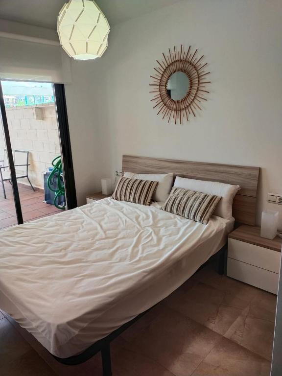 Postel nebo postele na pokoji v ubytování Panorámica Golfmar c/ Generalitat