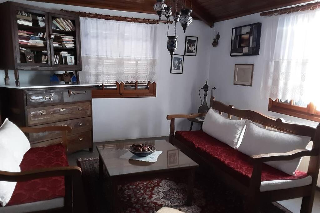 Posedenie v ubytovaní john actors home