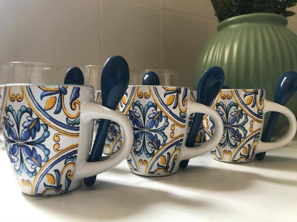 Zestaw do parzenia kawy i herbaty w obiekcie Dimora San Camillo