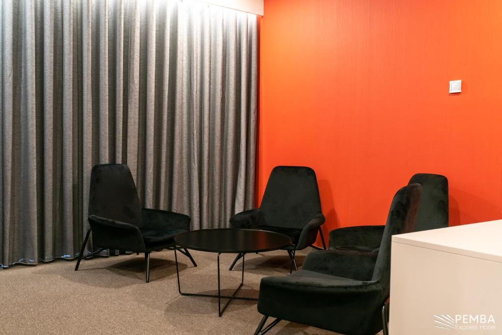 Posezení v ubytování Pemba Express Hotel