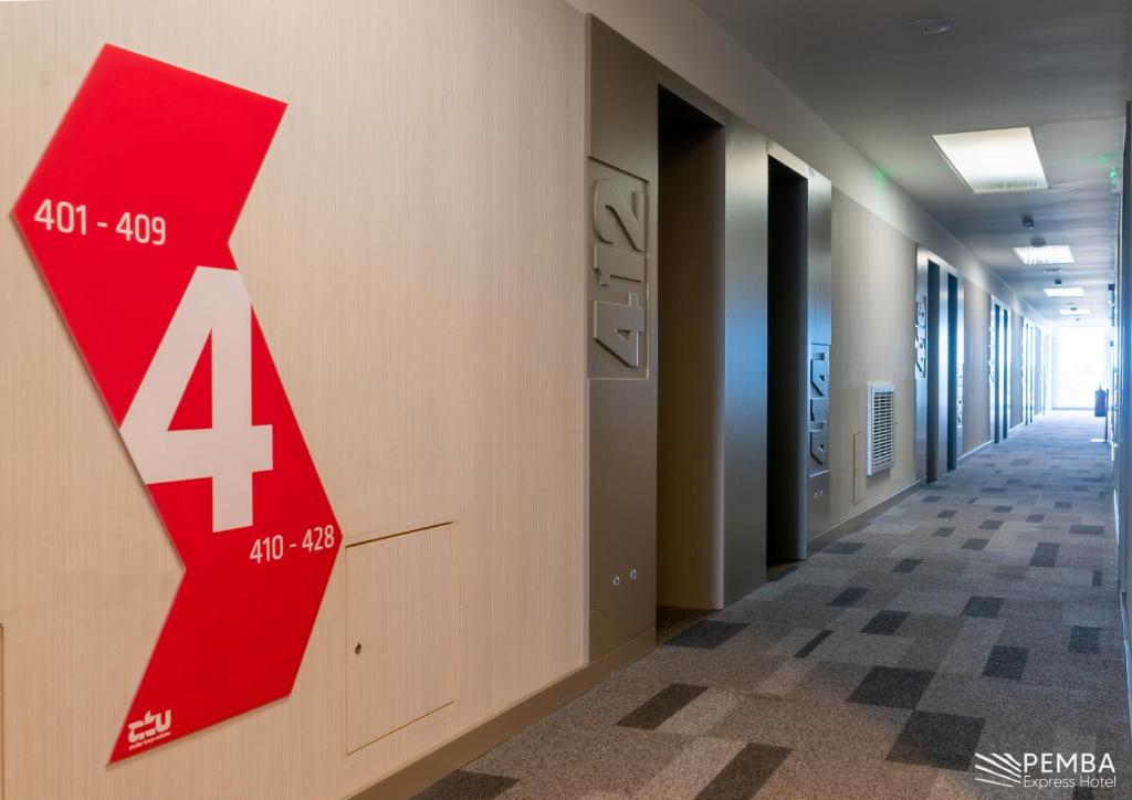 Certifikát, hodnocení, plakát nebo jiný dokument vystavený v ubytování Pemba Express Hotel